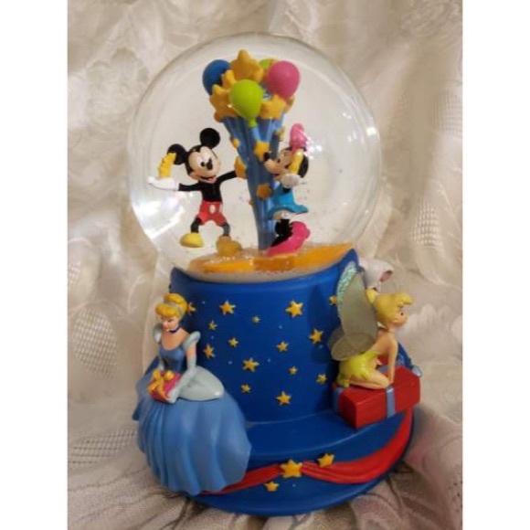 Walt Disney 100th anniversary snowglobe - Picture 2 of 3